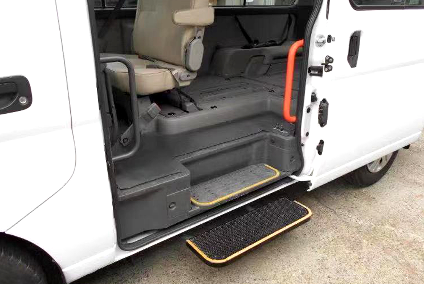 あーす介護福祉タクシー 介護タクシーで快適に