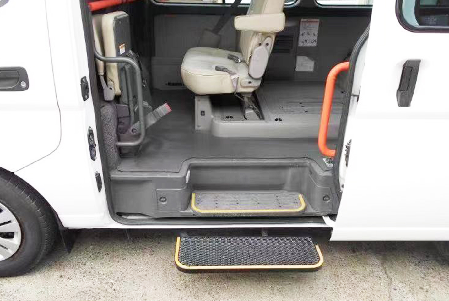 あーす介護福祉タクシー ステップで安全